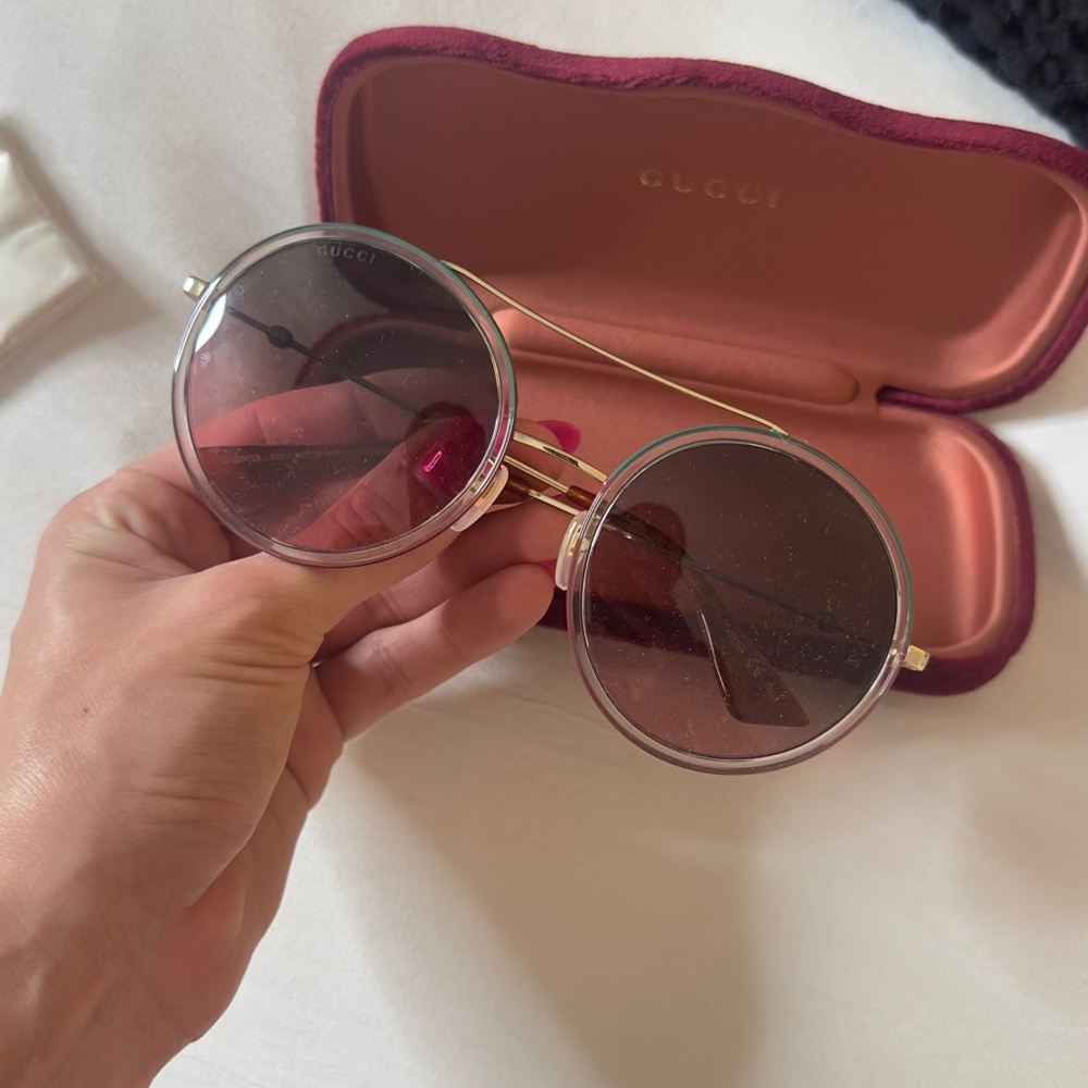 Guccci sunglasses with case - Picture 2 of 6